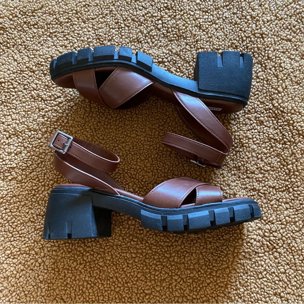 Steve Madden Chunky Sandlas size 9 Brown